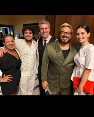 Luís Lobianco Instagram - Concorremos ontem ao 33º Prêmio Shell de Teatro. Eu como melhor ator e @tati_tiburcio e @olazaroramos pela direção de @ometodogronholm . Foi uma festa bonita, cheia de abraços e lindas falas, parabéns aos ganhadores! Obrigado pessoas queridas que torceram por nós!

Foto do Webert Belício
Cabelo @chagasrj25 
Pele @bruteo