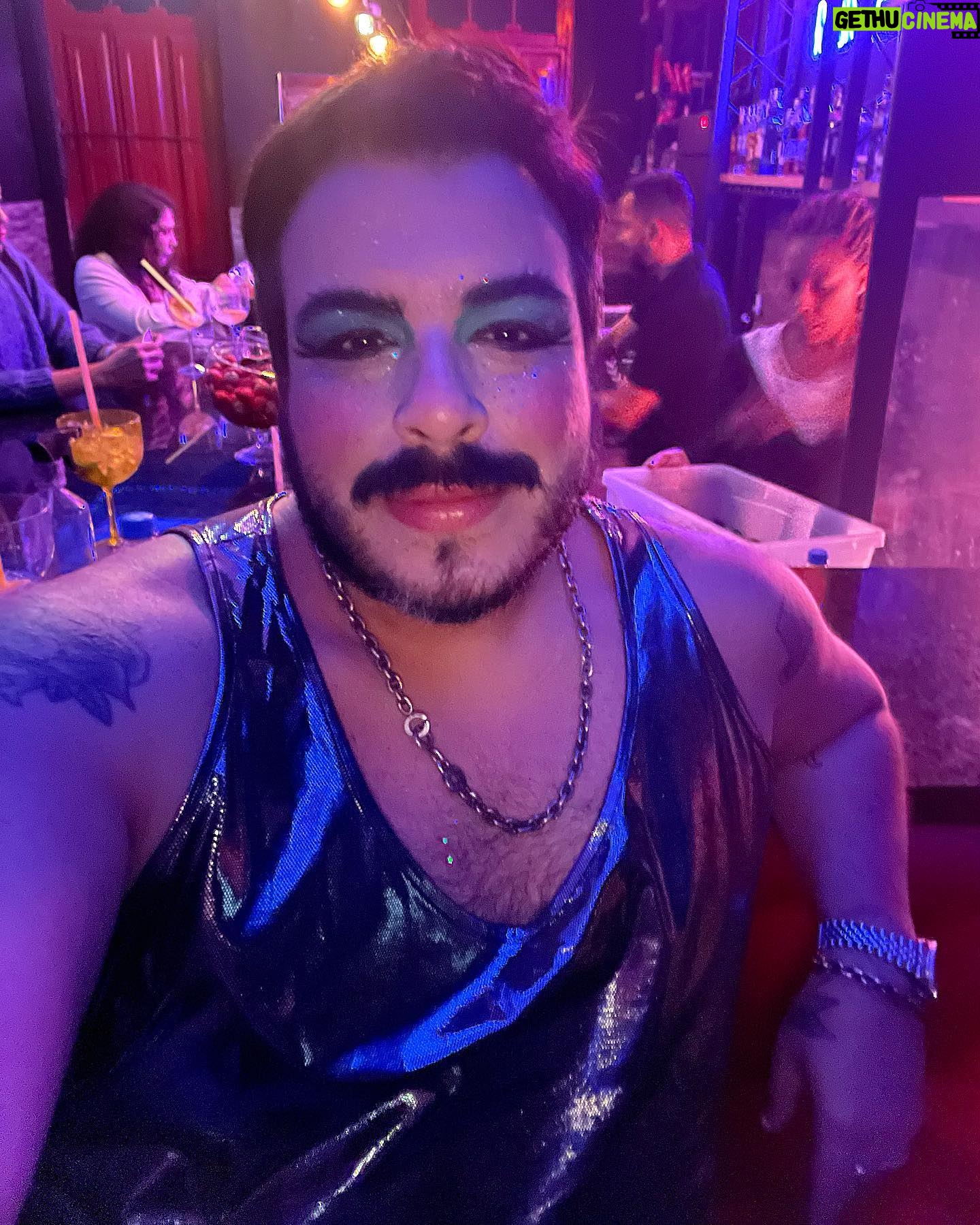 Luís Lobianco - 1.7K Likes - Festa de 12 anos do Buraco com bolo a metro e muitas pessoas que amamos presentes. O @buracoshow continua!