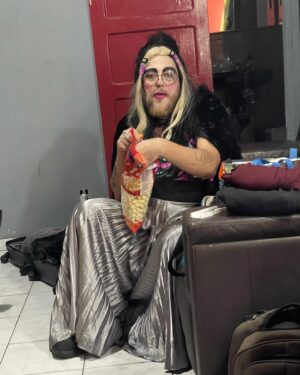 Luís Lobianco Instagram - Festa de 12 anos do Buraco com bolo a metro e muitas pessoas que amamos presentes. O @buracoshow continua!