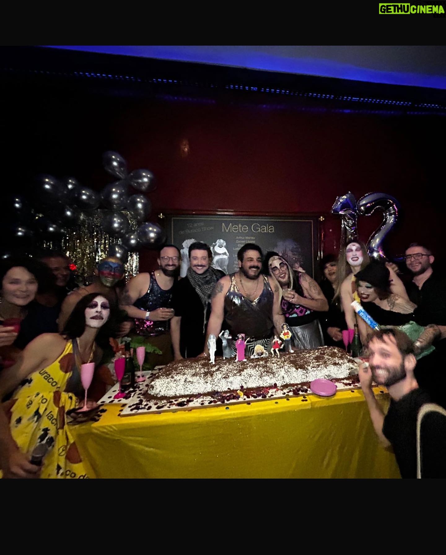 Luís Lobianco - 1.7K Likes - Festa de 12 anos do Buraco com bolo a metro e muitas pessoas que amamos presentes. O @buracoshow continua!