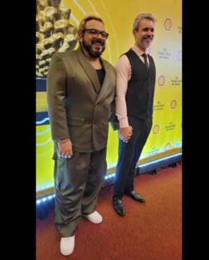 Luís Lobianco Instagram - Concorremos ontem ao 33º Prêmio Shell de Teatro. Eu como melhor ator e @tati_tiburcio e @olazaroramos pela direção de @ometodogronholm . Foi uma festa bonita, cheia de abraços e lindas falas, parabéns aos ganhadores! Obrigado pessoas queridas que torceram por nós!

Foto do Webert Belício
Cabelo @chagasrj25 
Pele @bruteo