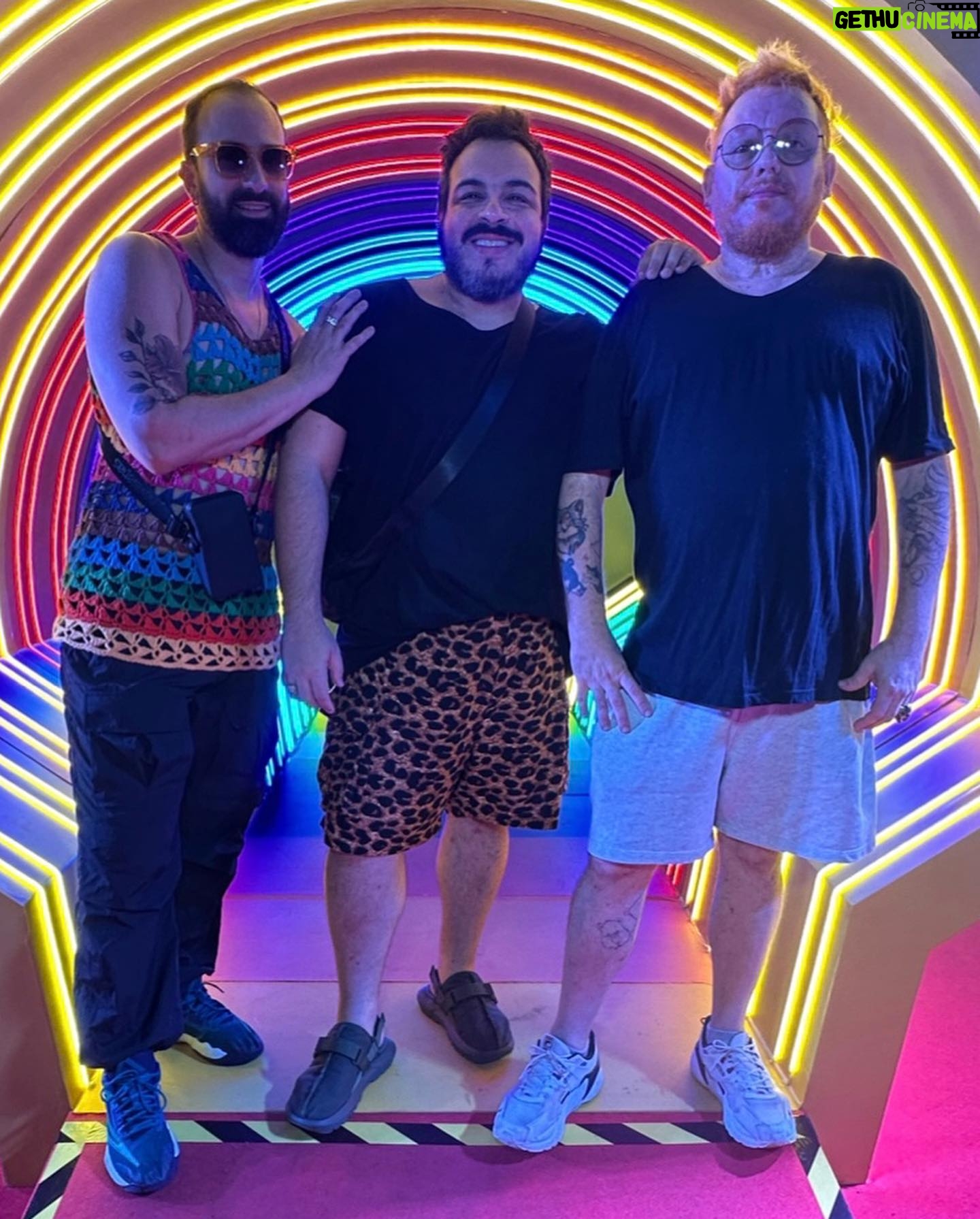 Luís Lobianco - 1.9K Likes - Esses dias, buscando leveza 🎠
