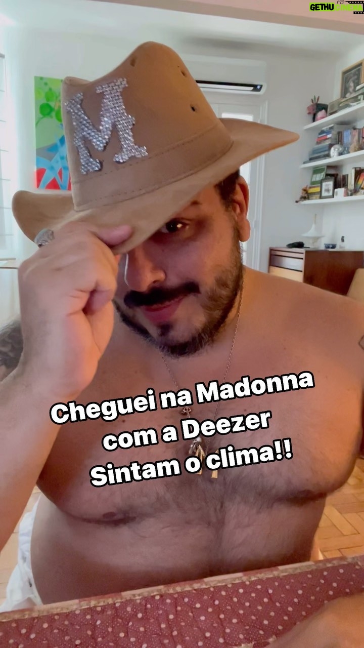 Luís Lobianco - 2.3K Likes - Colado na grade do show da @madonna - obrigado por esse momento @deezerbr