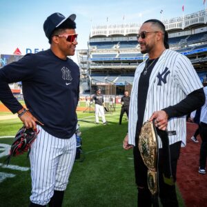 Luis Martinez Instagram - All Rise! ⚖️

The @wwe Heavyweight Champ is in the building 🔥
