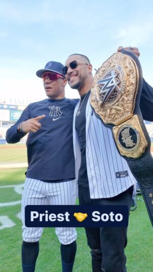 Luis Martinez Instagram - The World Heavyweight Champion @archerofinfamy stopped by @yankeestadium today and met @yankees Juan Soto! 🏆⚾️