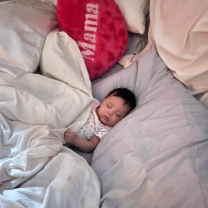 Luis Peña Instagram - Sleeping like a big girl 🥹