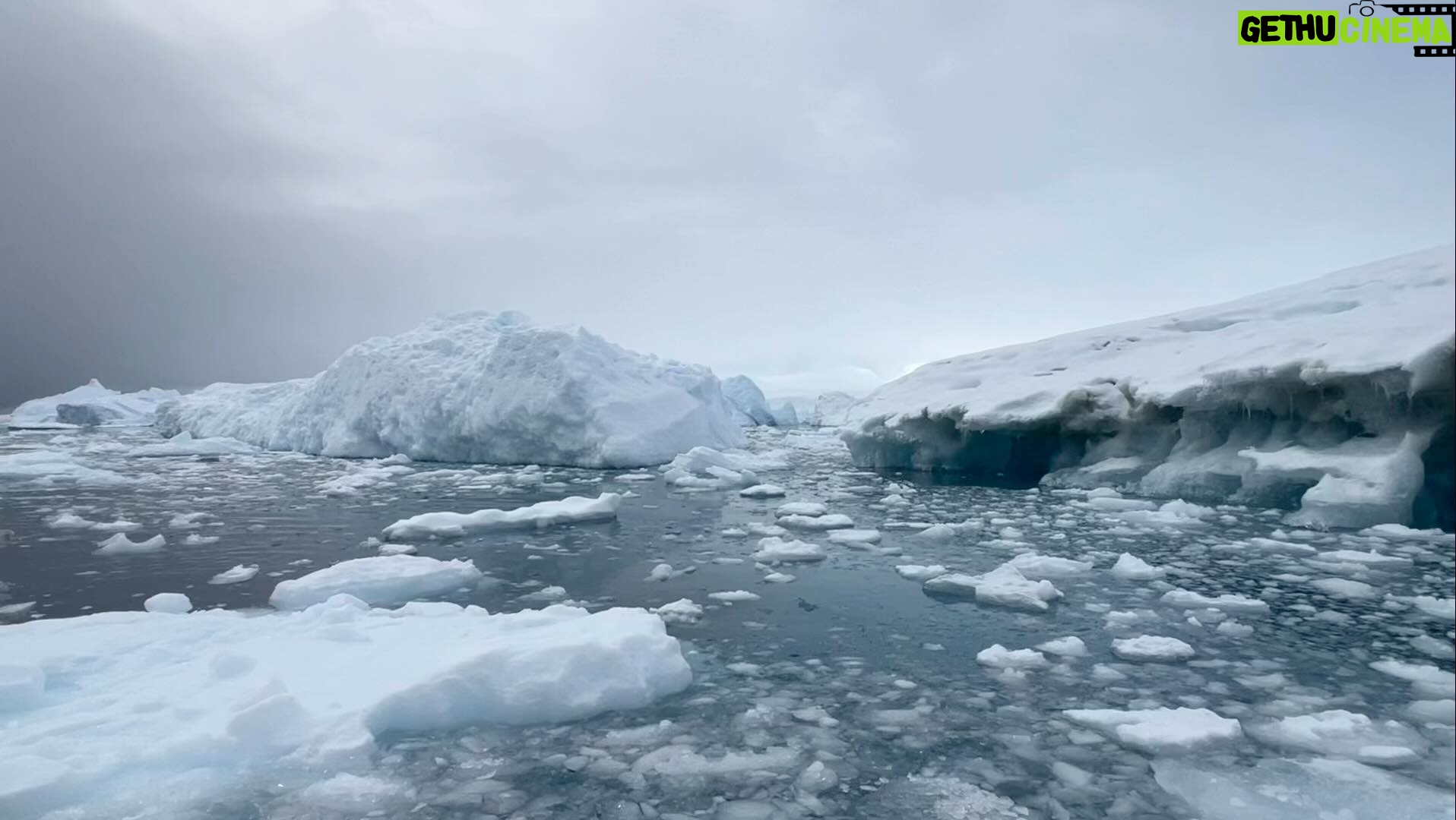 Luis Roberto Guzmán - 14K Likes - Nadie habló. 1 minuto donde 11 personas nos quedamos mudas. #antartica Sonido directo.
