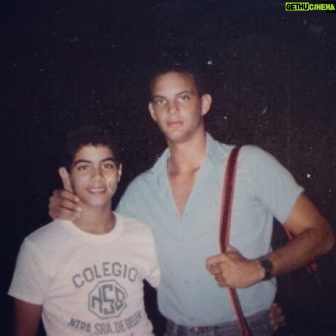 Luis Roberto Guzmán - 13.3K Likes - Esto si es un #tbt 1985 Recuerdo que mi madre nos tomó esta foto como a las 4:30am, el día en que mi hermano se iba a las fuerzas militares de USA. #family #siblings #madre #belen #nsb #cnsb #puertorico🇵🇷 #santiagoiglesias #barrio
