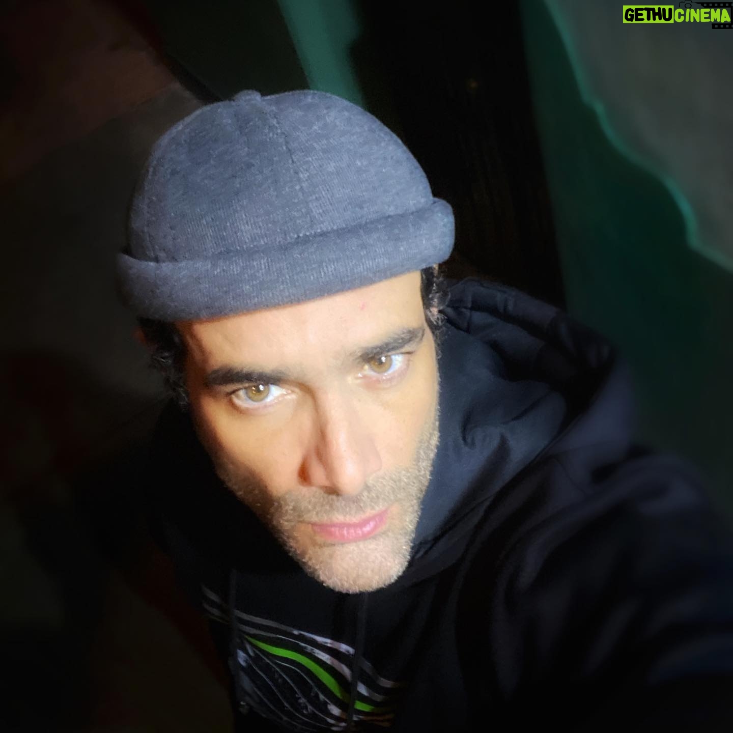 Luis Roberto Guzmán - 25.1K Likes - Antes de unos cuantos drinks. Estupenda noche. Reencuentro con familia colombiana en restaurante italiano en la CDMX junto con una familia española. Ya después no estaba apto, ni en condiciones para fotos. 😂 Por cierto, te tengo en la mira. #cultura #familia #historias #anecdotas #risas #whisky #cerveza #planeando #arte #acting #direccion #casting #olé #parche #orale #boricua