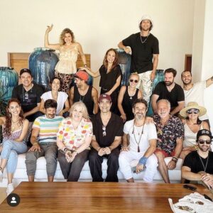 Luis Roberto Guzmán Instagram - Cuando todo se convierte en amar. Gracias a cada uno de ustedes por regalar su corazón. Un fin de semana inolvidable. @nataliadavilalondono Gracias por tu generosidad y hospitalidad en esta espléndida travesía. Gracias @casa_aries_careyes @badhombrebbq @rodartepop @fabiolacampomanes por llenar nuestros corazones con el mayor sentimiento de amor y hermandad posible. Un fin de semana para mi chip de recuerdos. Ya los extraño.