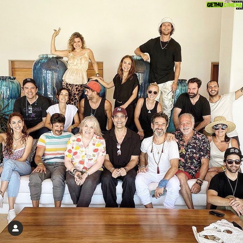 Luis Roberto Guzmán - 7.3K Likes - Cuando todo se convierte en amar. Gracias a cada uno de ustedes por regalar su corazón. Un fin de semana inolvidable. @nataliadavilalondono Gracias por tu generosidad y hospitalidad en esta espléndida travesía. Gracias @casa_aries_careyes @badhombrebbq @rodartepop @fabiolacampomanes por llenar nuestros corazones con el mayor sentimiento de amor y hermandad posible. Un fin de semana para mi chip de recuerdos. Ya los extraño.