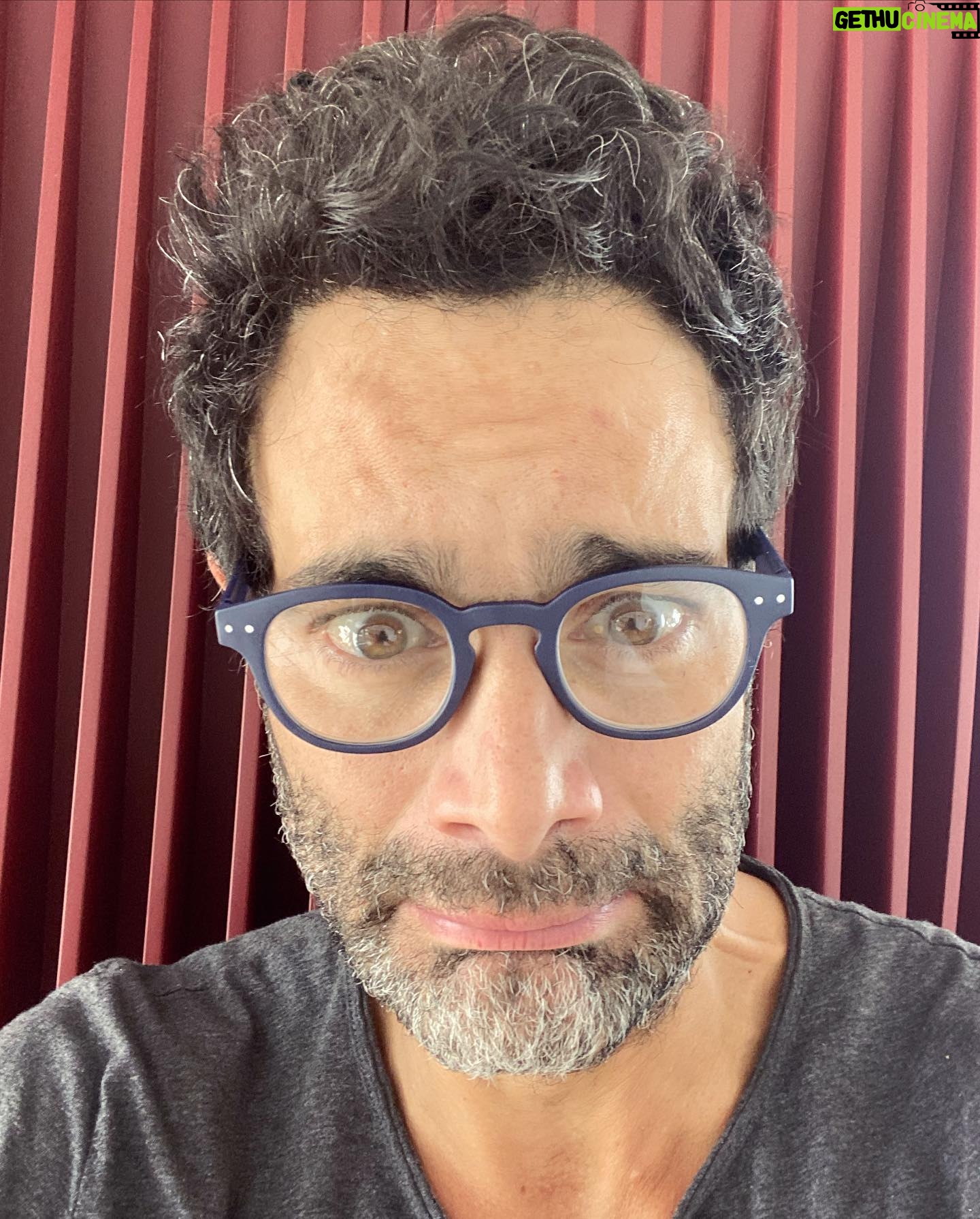 Luis Roberto Guzmán - 28.9K Likes - Buen domingo para todas y todos desde la presunción de estos pelos sin control.