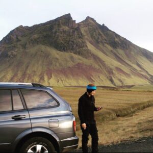 Luis Roberto Guzmán Instagram - #tbt Islandia 🇮🇸 , 2007. Primera foto: la montaña-boca en la cual Julio Verne se inspiró para su libro “Viaje al centro de la tierra”. Un recorrido alrededor de este hermoso paraíso isleño. Glaciares, fiordos, placa tectónica, géiseres, en fin naturaleza viva. Es 10 veces más grande que Cuba y para esos años contaba con tan solo 300,000 habitantes. De mis lugares favoritos. Definitivamente regresaría. Entendí lo vulnerable que somos ante la majestuosidad de la naturaleza.