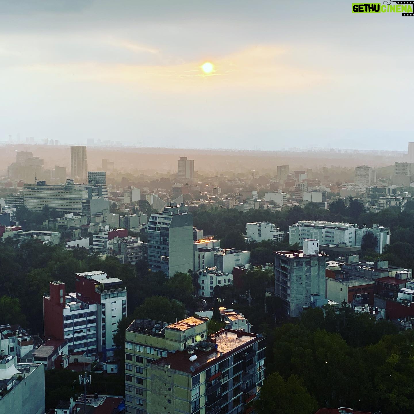 Luis Roberto Guzmán - 5.3K Likes - Lluvia. Atardecer. Hermandad. ⛈📸 by me.