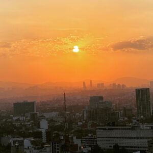 Luis Roberto Guzmán Instagram - Con atardeceres como estos el subconsciente le dice a la conciencia “Vamos! Venga, que tu puedes” Inspiración que nos rodea.  Bonita tarde, mi gente!