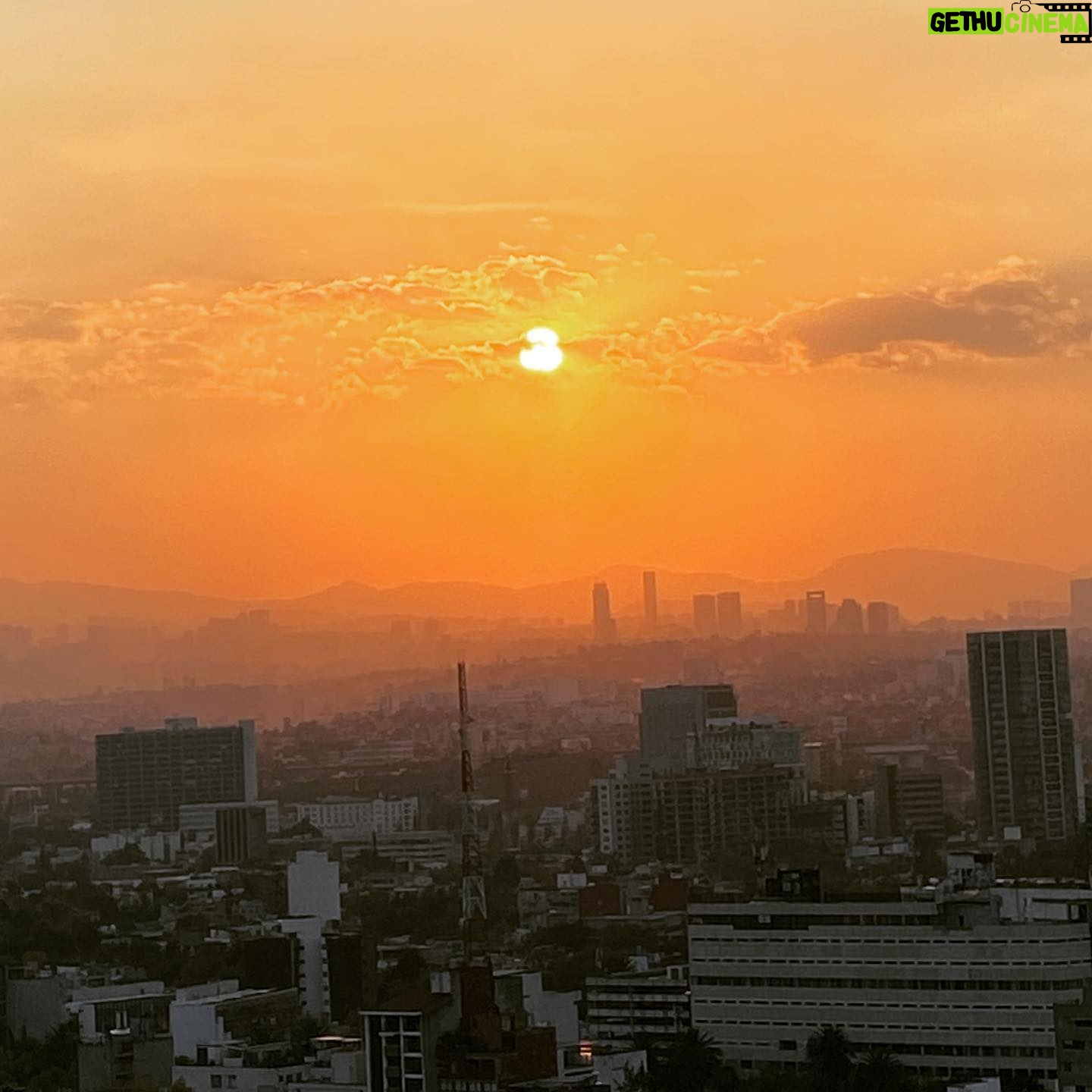Luis Roberto Guzmán - 6.1K Likes - Con atardeceres como estos el subconsciente le dice a la conciencia “Vamos! Venga, que tu puedes” Inspiración que nos rodea. Bonita tarde, mi gente!