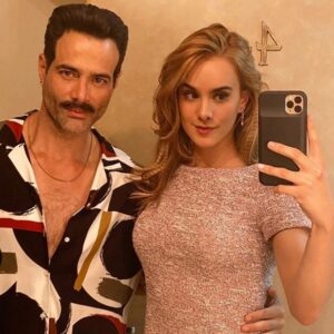 Luis Roberto Guzmán Instagram - Aquí con mi ahijada chida, @galamontes . Chaparrita vamos a despelucar a @juansolervalls @lamexicanayelgueroof @itatic_oficial