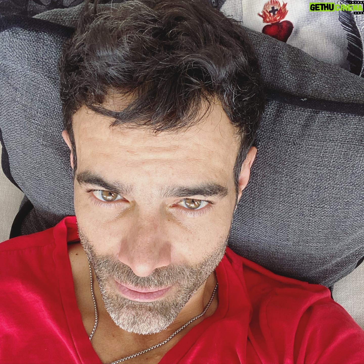 Luis Roberto Guzmán - 26.6K Likes - Buen domingo. Besos al corazón.