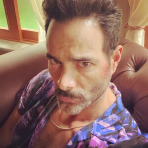 Luis Roberto Guzmán Instagram - Aquí Mr. René Fajardo anda medio molesto por todo lo que está pasando en @lamexicanayelgueroof  Agosto 2020 @canalestrellas @lasestrellas Va a estar bueno @nicandrodiazof