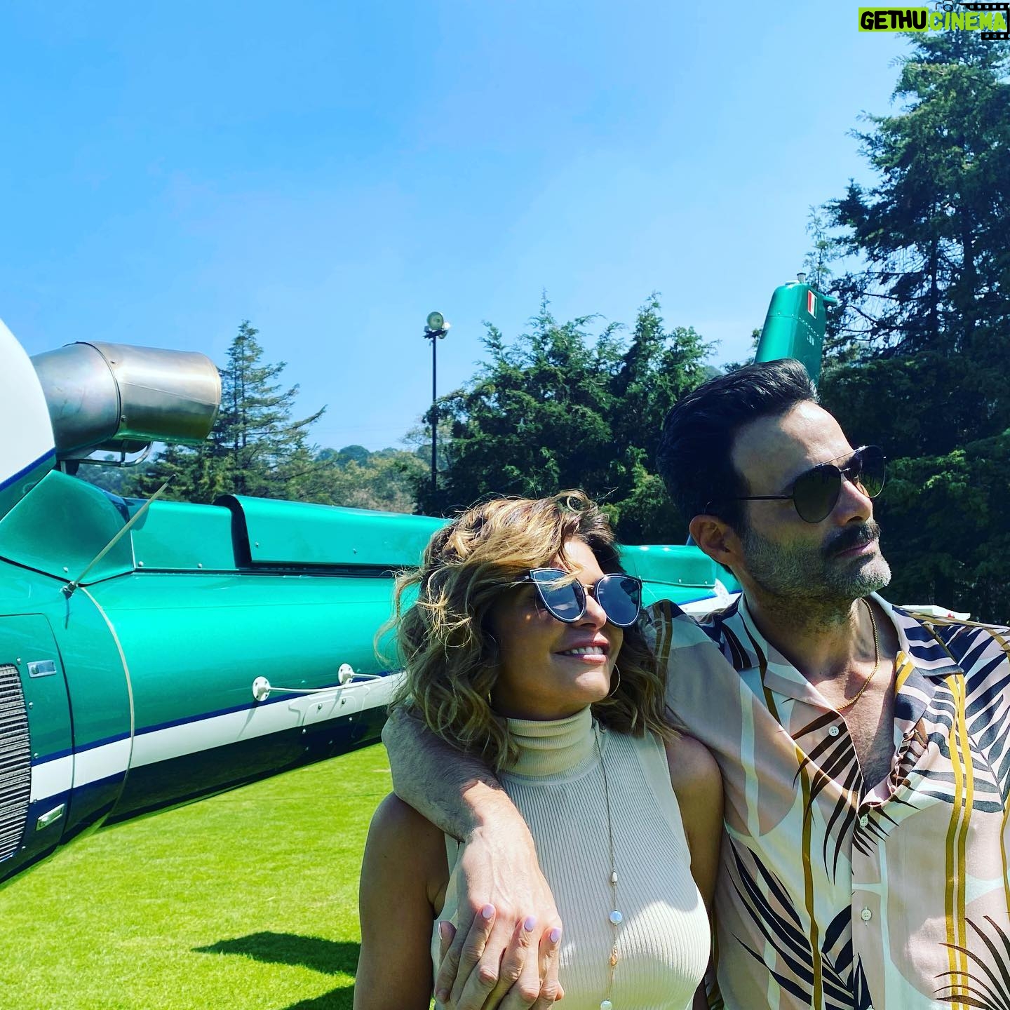 Luis Roberto Guzmán - 19.8K Likes - Hoy! Viviendo el presente. Gracias. Tu sabes porqué. Disfruto jugar contigo en la @lamexicanayelgueroof Love you, hermanita, @itatic_oficial