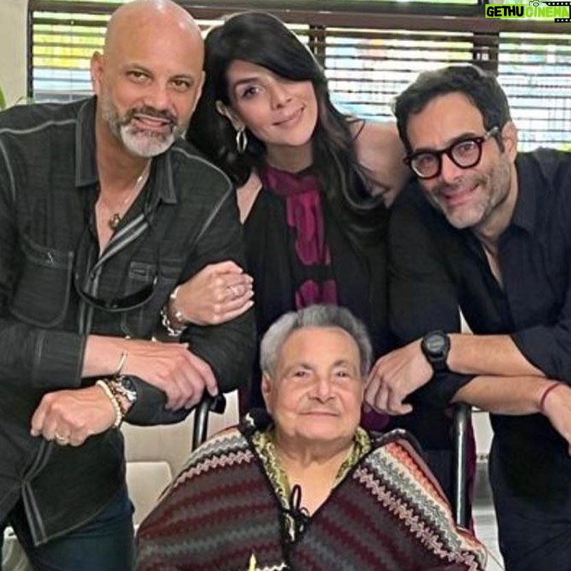 Luis Roberto Guzmán - 7.7K Likes - Los 91 de la mama. La “Mama Bear”. @roberto_guzman722 @capricesdefemme #DOÑALUISA