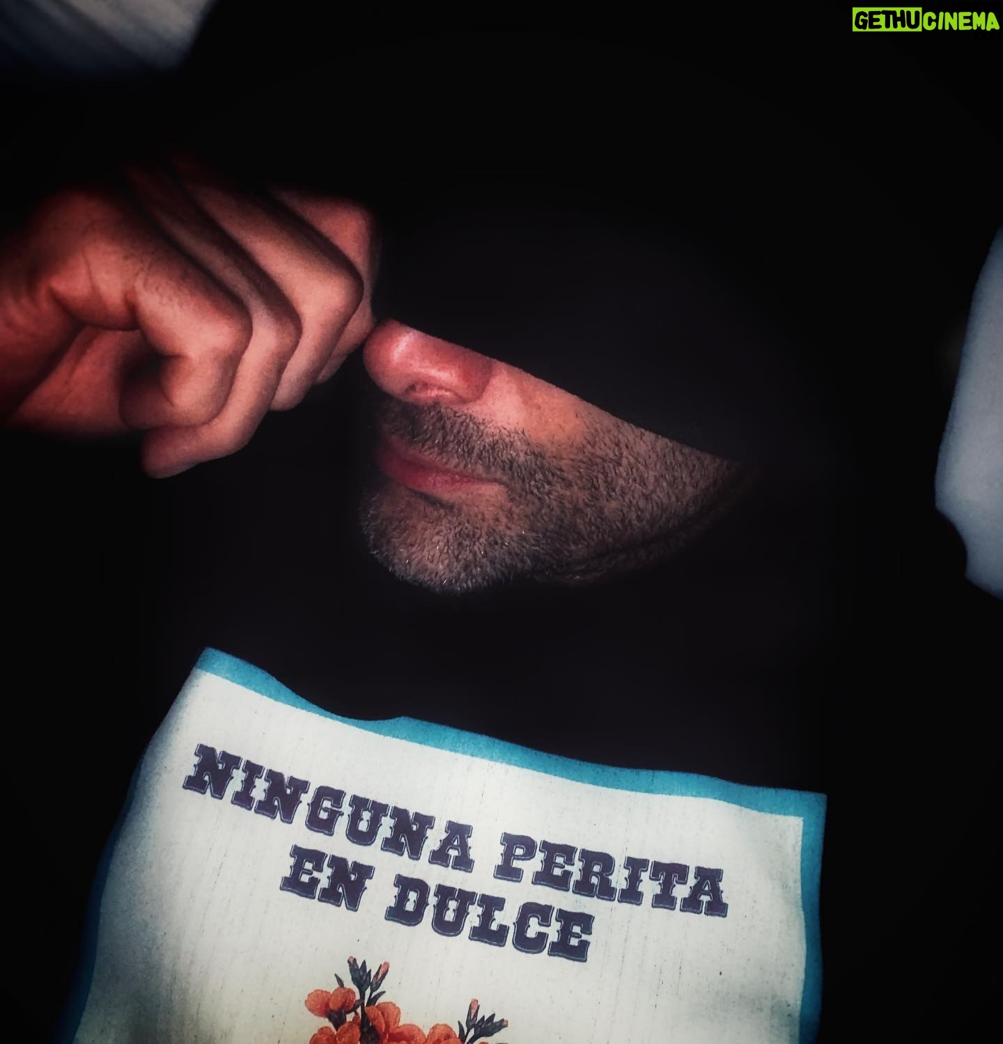 Luis Roberto Guzmán - 11.8K Likes - Lunes, después de un fin de semana a tope. Mood de lunes! #nosoyunaperitaendulce Gracias @alexiaulibarridesign por este súper hoodie.