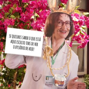 Luísa Cruz Instagram - Ahahah, o que é isto?! Este cartaz da Cremilde está bom demais 😂😏

#florsemtempo #novelas #sic #ficcao #episodio #cartaz #vinganca #hilariante #engracado #risos
