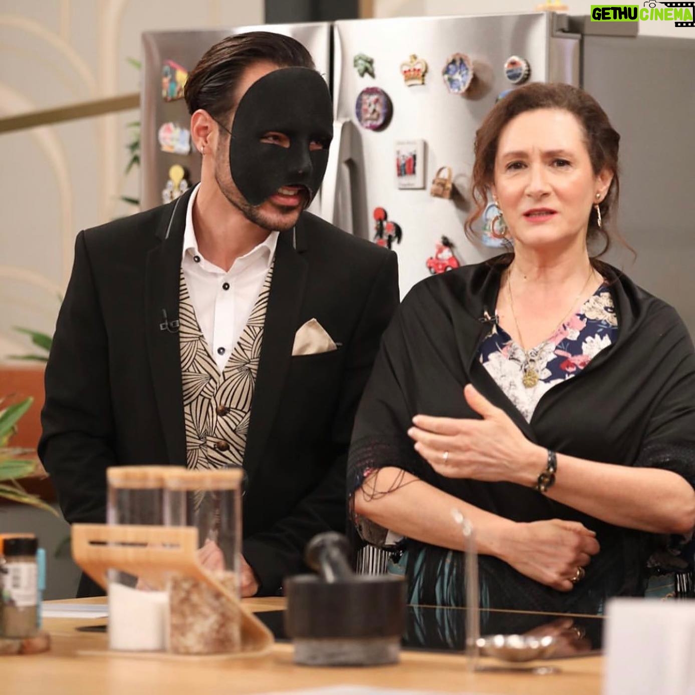 Luísa Cruz - 1.7K Likes - Hoje fui com o meu Ismael dar espectáculo à “Casa Feliz”. Obrigado Diana Chaves e Sr. Dr. João Baião por me receberem tão bem. Cumpri um dos meus sonhos de aparecer na Televisão. Directamente da Nazaré para a Sic. Quem me viu?? 😘.
.
#luisacruz #casafeliz #sic #sptelevisao #nazaresic #alexandregoncalvesmanagement