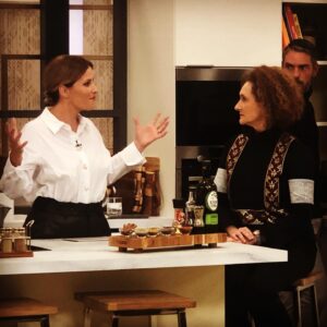Luísa Cruz Instagram - Hoje a Cristina Ferreira recebeu-me de braços abertos, pela primeira vez na sua casa. O @claudio_ramos preparou-me um chá com todo o carinho, e aproveitei para falar na “Zerlina”, que estreia no próximo dia 12 de Fevereiro no @teatroaberto.
.
#dinoalvesatelier #sic #oprogramadacristina #luísacruz #luisacruzofficial #zerlina #acriadazerlina #joaobotelho #teatroaberto