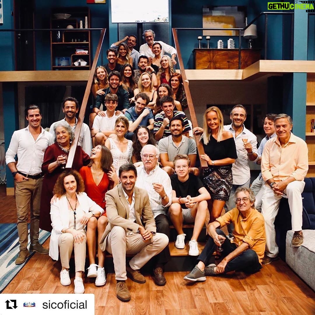 Luísa Cruz - 465 Likes - Estreia já no próximo dia 9. Aqui estamos todos os actores e o @daniel__oliveira. Só faltam os técnicos e produção mas não caberiam todos na foto, estão no ❤️.
.
#nazaresic #sic #sptelevisao #luisacruz #luisacruzoficial #alexandregoncalvesmanagement