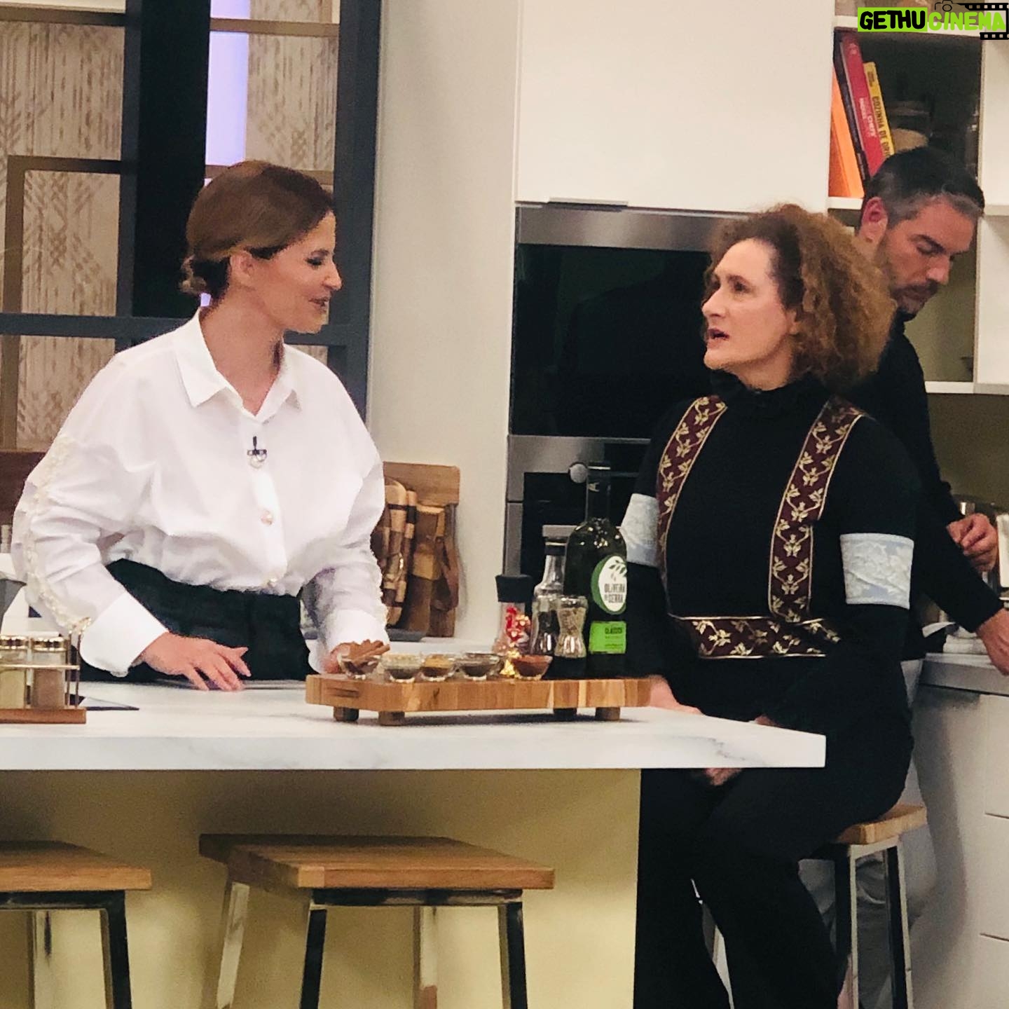 Luísa Cruz - 335 Likes - Hoje a Cristina Ferreira recebeu-me de braços abertos, pela primeira vez na sua casa. O @claudio_ramos preparou-me um chá com todo o carinho, e aproveitei para falar na “Zerlina”, que estreia no próximo dia 12 de Fevereiro no @teatroaberto.
.
#dinoalvesatelier #sic #oprogramadacristina #luísacruz #luisacruzofficial #zerlina #acriadazerlina #joaobotelho #teatroaberto