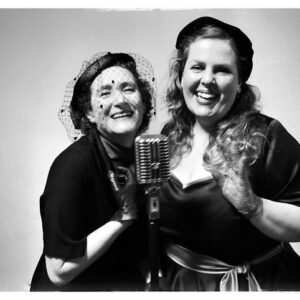 Luísa Cruz Instagram - É já amanhã dia 3 de Março que estreamos no @teatrosaoluiz. “O Amor é um som que reclama eco”, disse Júlio Dinis. É com esta frase que se apresenta o espetáculo de Carla Vasconcelos, uma homenagem aos tempos áureos da rádio e aos homens e mulheres que dela fizeram parte. Rostos escondidos que têm voz presente em todos nós, nomes que passam de geração em geração. Rubricas que não se esquecem. Reclames que se cantarolam. 

Venha daí nesta aventura radiofónico-teatral!

O AMOR É UM SOM
Encenação de Carla Vasconcelos
Com Carla Vasconcelos, João Fernandes, João Henriques, Júlio Isidro e Luísa Cruz
3 a 20 março
quarta a sábado às 19h30 e domingo às 16h na Sala Mário Viegas
M/12
€12

Sessão com interpretação em Língua Gestual Portuguesa
20 março, domingo, às 16h

📷 @luis.santos74 
#saoluizteatromunicipal #teatro #oamoreumsom #oamoréumsomquereclamaumeco #estreia #carlavasconcelos #luisacruz #julioisidro #joaofernandes #joaohenriques #manuellourenço #culturproject #egeac #alexandregoncalvesmanagement  @carlotinhatinha @julioisidrooficial @jmh_voice.steps