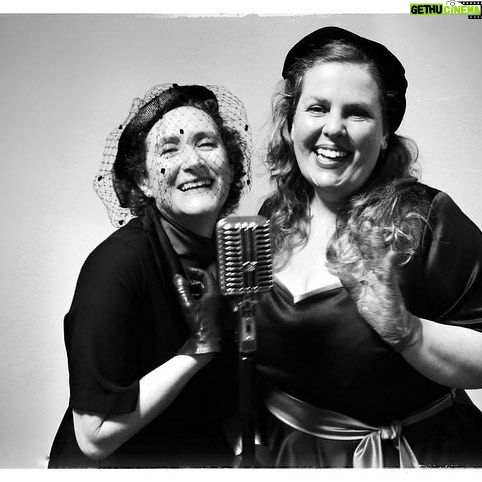 Luísa Cruz - 423 Likes - É já amanhã dia 3 de Março que estreamos no @teatrosaoluiz. “O Amor é um som que reclama eco”, disse Júlio Dinis. É com esta frase que se apresenta o espetáculo de Carla Vasconcelos, uma homenagem aos tempos áureos da rádio e aos homens e mulheres que dela fizeram parte. Rostos escondidos que têm voz presente em todos nós, nomes que passam de geração em geração. Rubricas que não se esquecem. Reclames que se cantarolam.
Venha daí nesta aventura radiofónico-teatral!
O AMOR É UM SOM
Encenação de Carla Vasconcelos
Com Carla Vasconcelos, João Fernandes, João Henriques, Júlio Isidro e Luísa Cruz
3 a 20 março
quarta a sábado às 19h30 e domingo às 16h na Sala Mário Viegas
M/12
€12
Sessão com interpretação em Língua Gestual Portuguesa
20 março, domingo, às 16h
📷 @luis.santos74
#saoluizteatromunicipal #teatro #oamoreumsom #oamoréumsomquereclamaumeco #estreia #carlavasconcelos #luisacruz #julioisidro #joaofernandes #joaohenriques #manuellourenço #culturproject #egeac #alexandregoncalvesmanagement @carlotinhatinha @julioisidrooficial @jmh_voice.steps