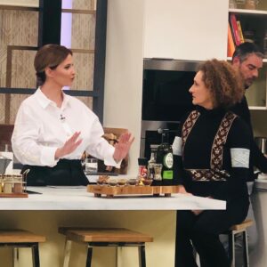 Luísa Cruz Instagram - Hoje a Cristina Ferreira recebeu-me de braços abertos, pela primeira vez na sua casa. O @claudio_ramos preparou-me um chá com todo o carinho, e aproveitei para falar na “Zerlina”, que estreia no próximo dia 12 de Fevereiro no @teatroaberto.
.
#dinoalvesatelier #sic #oprogramadacristina #luísacruz #luisacruzofficial #zerlina #acriadazerlina #joaobotelho #teatroaberto