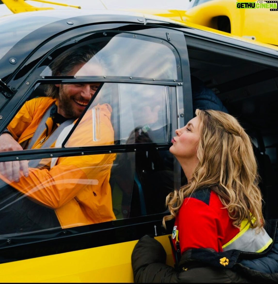 Luise Bähr - 8.8K Likes - Und zum Schluss noch‘n coronaabstands Kuss! DIE BERGRETTER heute 20h15 ZDF
#finale#diebergretter##boom #kaunertal#wirlassenskrachen#ndf#floriankern#sebastianstroebel_offical#diebergretter_offiziell#ramsauamdachstein#immernocheindrauf
