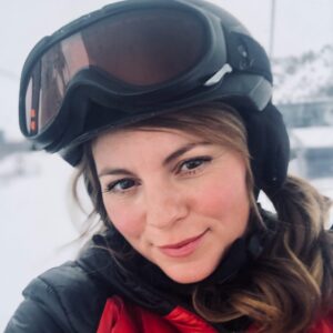 Luise Bähr Instagram - Pistenfeeling gefällig?
DIE BERGRETTER heute 20h15 ZDF #diebergretter#scheeimschnee#pistengaudi#kaunertalergletscher#sebastianstroebel_offical#floriankern#diebergretter_offiziell #ndf#skidooooo
