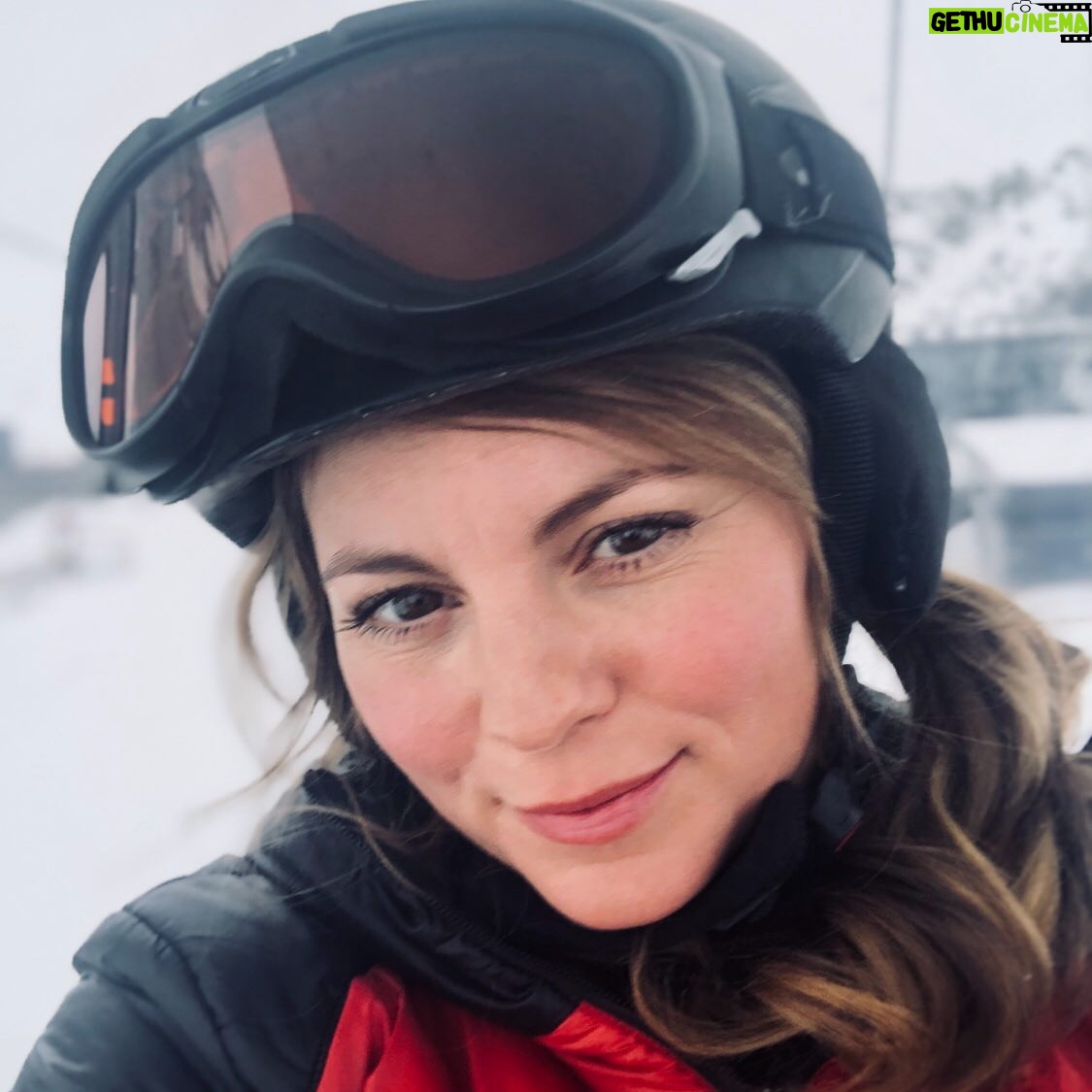 Luise Bähr - 7.6K Likes - Pistenfeeling gefällig?
DIE BERGRETTER heute 20h15 ZDF #diebergretter#scheeimschnee#pistengaudi#kaunertalergletscher#sebastianstroebel_offical#floriankern#diebergretter_offiziell #ndf#skidooooo