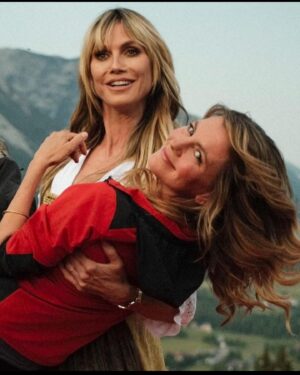 Luise Bähr Instagram - Frauenpower in action!
DIE BERGRETTER Heute 20h15 im ZDF @diebergretter_offiziell @heidiklum #learntherulessoyoucanbreakthem