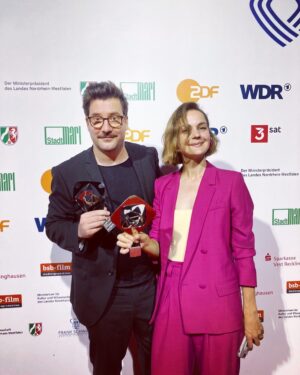 Luise Heyer Instagram - GRIMMEPREIS: Glücklich und stolz auf uns. 📷 @tim_kuhn_dop  #stefanschaller #annekekimsarnau @charlyhubneroffice @uwe_preuss @josefheynert @andreasguenther_official @llinabeckmann @lucasprisor @lea.willkowsky @sara_fazilat @hendrikheutmann #beritkünnecke #Alexanderhörbe #iljabultmann #maiseck #iriskiefer #nikolabock @filmpool_official und alle noch  danke  @grimme_institut und Sabine ♥️