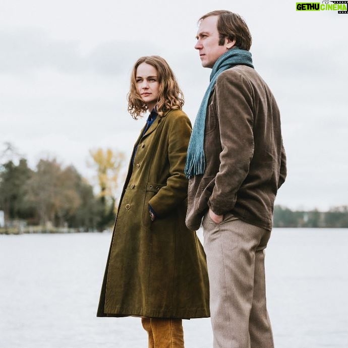 Luise Heyer - 1K Likes - Drehstart für #Nahschuss mit @larseidinger 📸: @xiomarabenderphotographer / @networkmovie @fitz_skoglund @franziskastuenkel