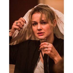 Luise Heyer Instagram - Auch mit @he_lena_he Komödie Generation Beziehungsunfähig ist Luise auf dem diesjährigen @filmfestmunich vertreten.

@officialfredericklau
@zta_mgmt
@fitz_skoglund