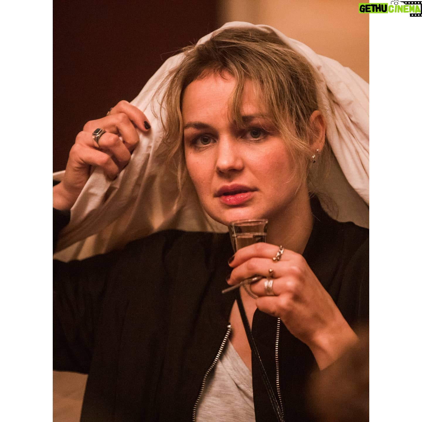 Luise Heyer - 1.3K Likes - Auch mit @he_lena_he Komödie Generation Beziehungsunfähig ist Luise auf dem diesjährigen @filmfestmunich vertreten.
@officialfredericklau
@zta_mgmt
@fitz_skoglund