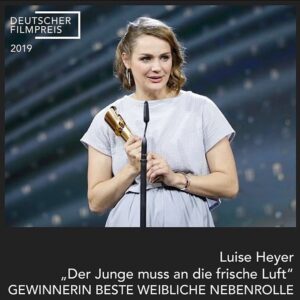 Luise Heyer Instagram - Vielen Dank @filmpreis und dem ganzen Team von #derjungemussandiefrischeluft für die Ehre und @maskeberlin für das Wohlfühl-Make-Up und @luxaa.de für die tolle Robe!