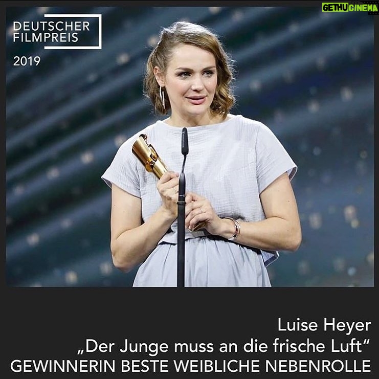 Luise Heyer - 1.1K Likes - Vielen Dank @filmpreis und dem ganzen Team von #derjungemussandiefrischeluft für die Ehre und @maskeberlin für das Wohlfühl-Make-Up und @luxaa.de für die tolle Robe!