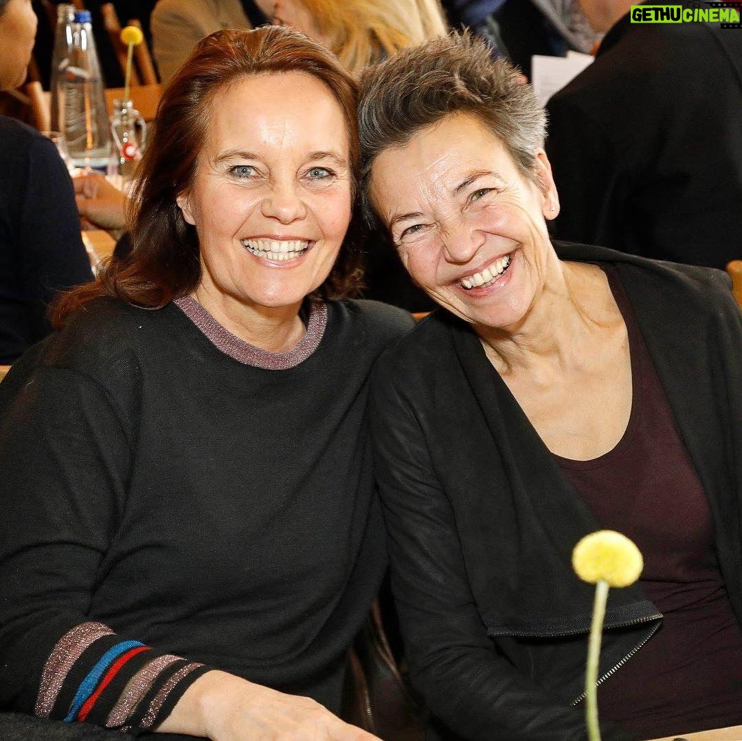 Luise Heyer - 1K Likes - Welch Ehre! #DerJungeMussAnDieFrischeLuft ist in 6 Kategorien für den @filmpreis nominiert!