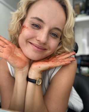 Luise von Finckh Instagram - Global Top Ten for this beauty Make-Up of Jule Andergast in #sleepingdog #schlafendehunde created by @barbara_zschetzsche 🩸💦🏆 @netflix