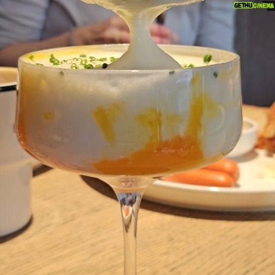 Lukáš Hejlík - 810 Likes - Tyhle #vejcedoskla z @restauraceperk v @hotelperk mám ve svých top3 v Česku. Jsou s litovelskou espumou. Pro srovnání, vejce do skla jsem zkusil je na 46 místech. A mimochodem, Perk, respektive šéfkuchař @hanesmaly a jeho tým dělá a la carte snídaně pro hosty, když v hotelu není zrovna největší fičák. A v neděli mimochodem i dlouhé brunche. My tam po dvou měsících s rodinou zase jedem. Perk je šPerk nejenom pro Šumperk, ale pro celý @olomoucky_kraj_tourism .
#hotelperk
#gastromapalukasehejlika