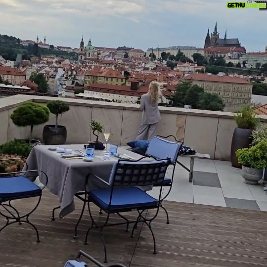 Lukáš Hejlík - 528 Likes - Jestli Miru znamená výhled, tak ten je tady na terase @fsprague opravdu neskutečný! Japonský popup a romantika s @veronika_hejlikova. Skvělý párování vína a koktejlů od @georgenemec . A úžasný číšník Michal. Zadání znělo jasně a bylo splněno!
#miruprague
#miru
#nainspekci
#eunka
#eulu
#fsprague
#fourseasonsprague
#cerven24