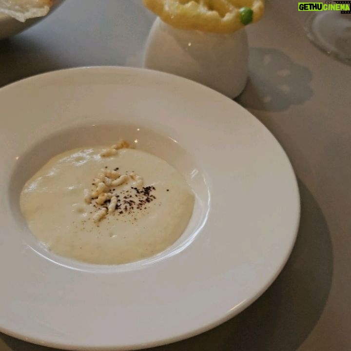Lukáš Hejlík - 2.4K Likes - Anoooooo! Moje Klára je v pořádku a stále skvělá! Ukázala mi velkolepou Aostu, já ji vzal na super oběd do @ginacasaconcucina a večer na místní legendu, sýr Fontina DOP. Zítra máme výlet do Turína!
#klarahejlikova
@jmeno.me.nezname
#spoluahladovi
#dzokytek