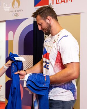 Lukáš Krpálek Instagram - 15 dnů do startu olympijských her! 🇫🇷🔥

@lukaskrpalek a @david.klammert jsou ready. 😎 #roadtoparis2024 #jedentym